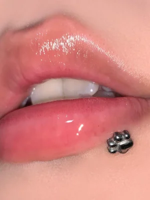 Lip piercing stud