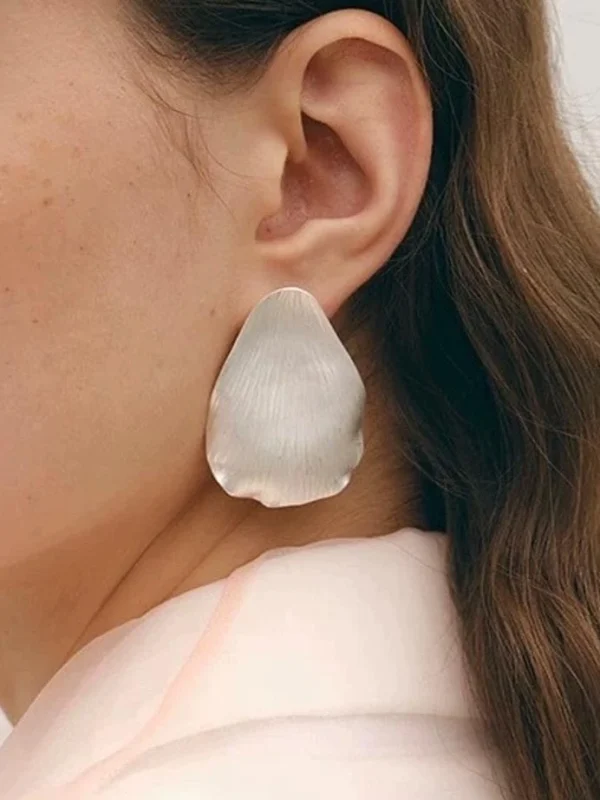 brushed-petal-sliver-earrings-1 basic earrings