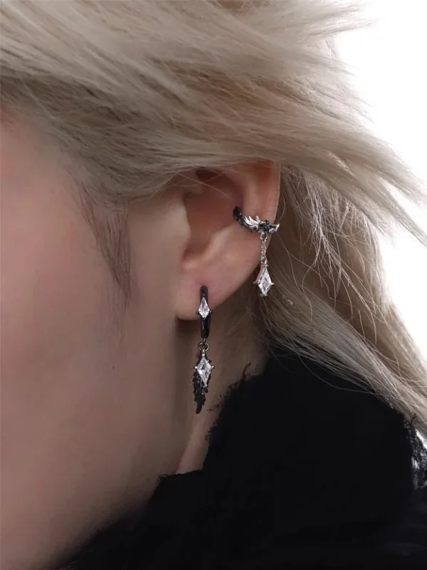 ear-piercing-jewelry-crow's-tears-ear-stud-3 ear jewellery