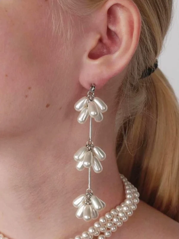 ear-piercing-jewelry-pearl-flowers-earrings-1 pearl earrings