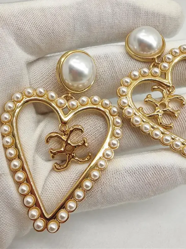 ear-piercing-jewelry-pearl-heart-ear-studs-3 pearl earrings