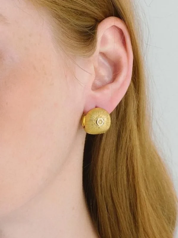 ear-piercing-jewelry-round-daisy-ear-studs-1 gold earrings