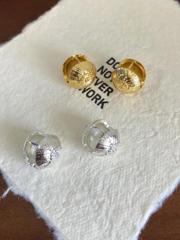 ear-piercing-jewelry-round-daisy-ear-studs-5 gold earrings