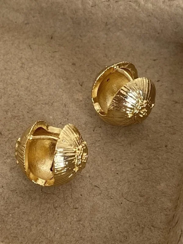 ear-piercing-jewelry-round-daisy-ear-studs-6 gold earrings