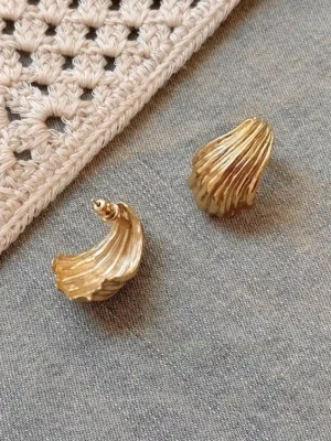 gold earrings