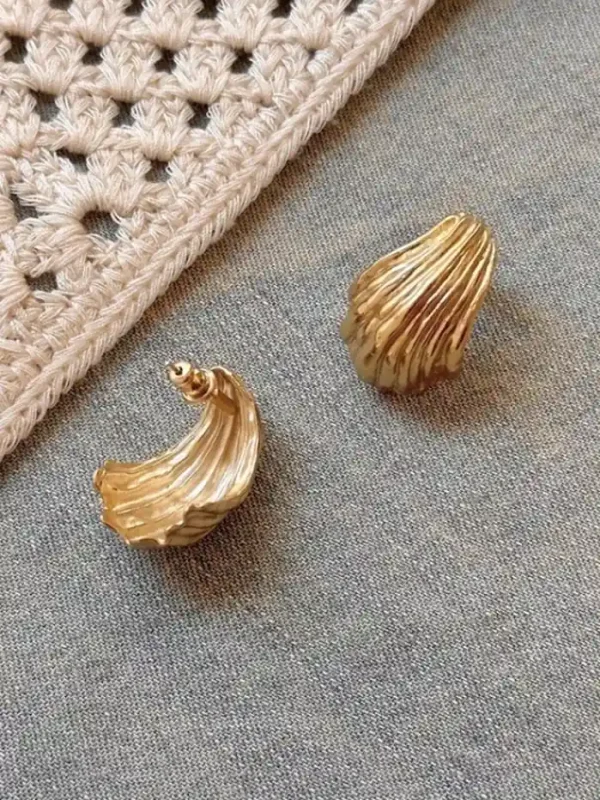ear-piercing-jewelry-shell-shape-ear-stud-4 gold earrings