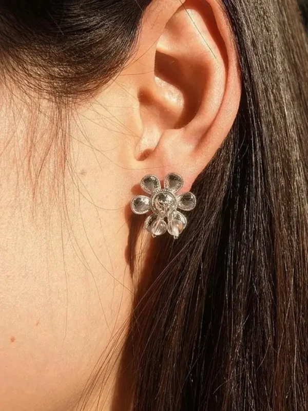 ear-piercing-jewelry-sliver-flower-ear-studs-1 sliver earrings