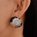 fashion-earrings-relief-daisy-patteren-1 vintage earrings