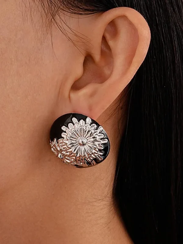 fashion-earrings-relief-daisy-patteren-1 vintage earrings