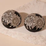 fashion-earrings-relief-daisy-patteren-3 vintage earrings