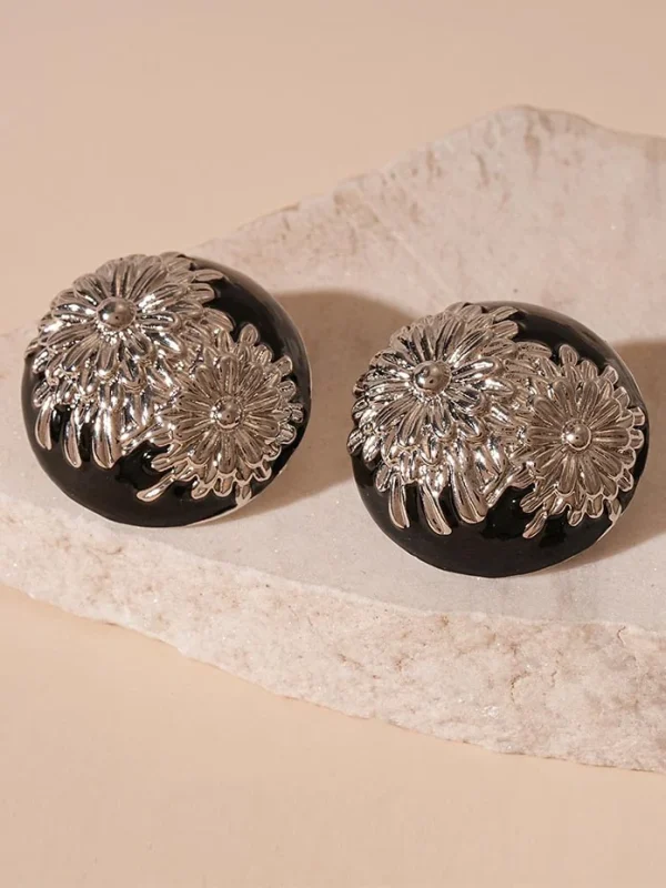 fashion-earrings-relief-daisy-patteren-3 vintage earrings