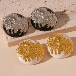 fashion-earrings-relief-daisy-patteren-5 vintage earrings