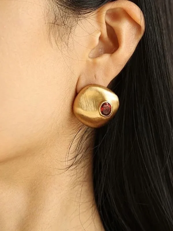 gold-earrings-diamond-decoration-1 gold ear studs