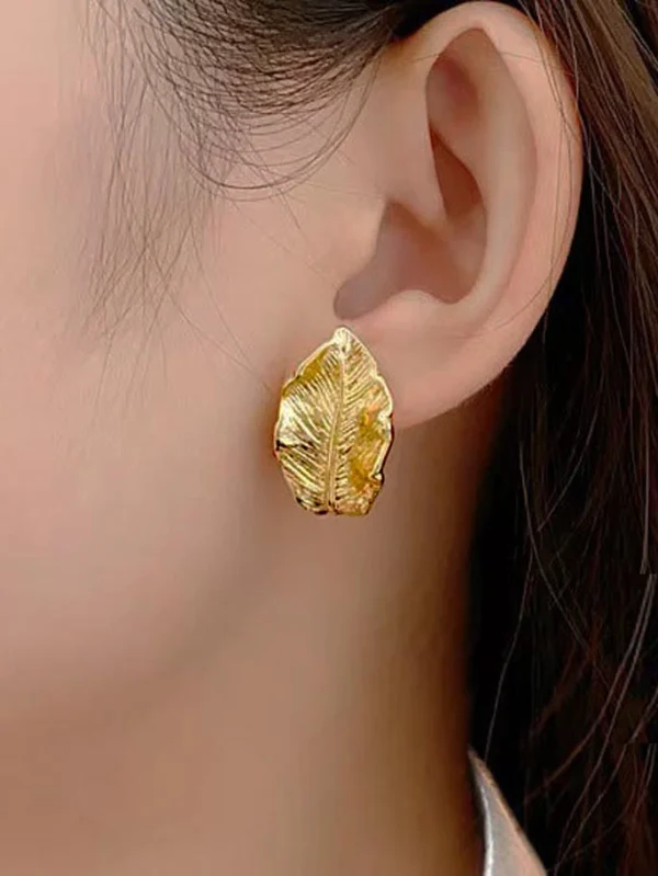 gold-earrings-leaf-shape-1 basic earrings