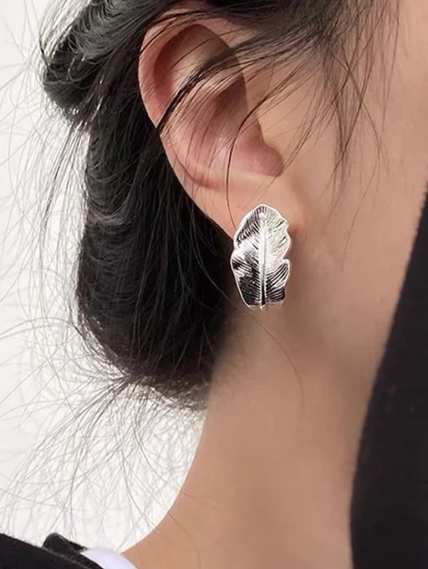 gold-earrings-leaf-shape-2 basic earrings