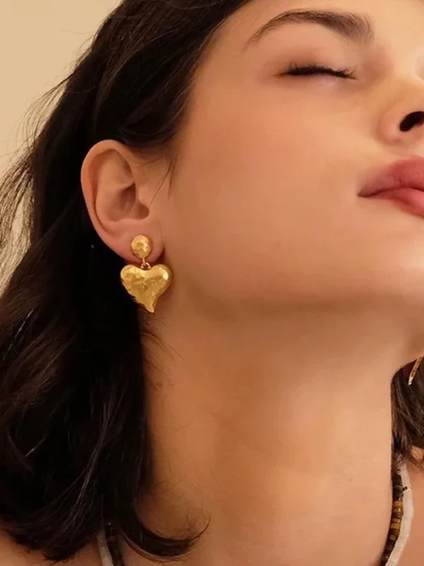 heart-shaped-gold-earrings-2 gold earrings