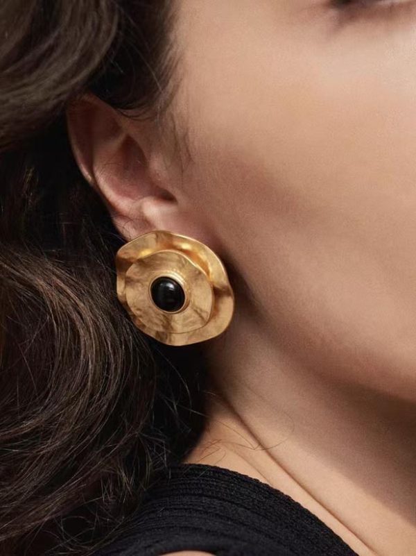 retro-earrings-black-agate-flying-saucer-2 gold earrings