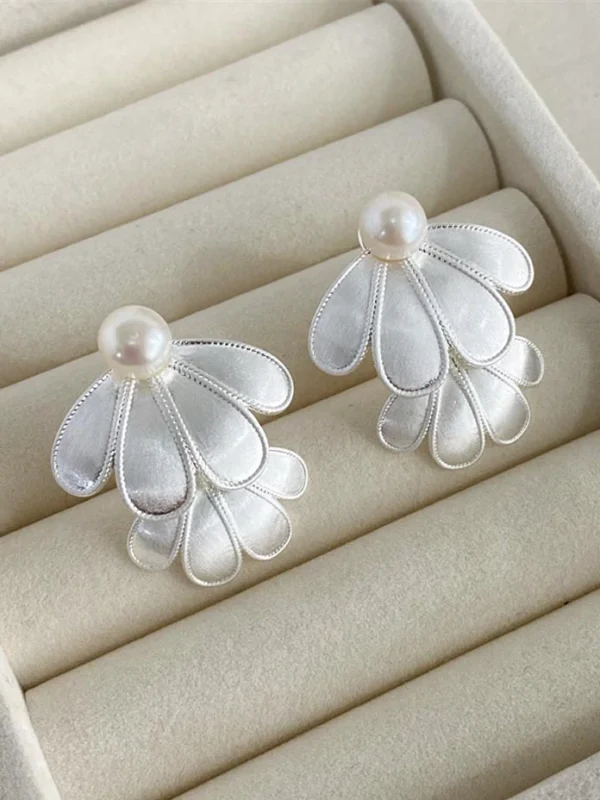 sliver-earrings-4-petals-with-pearl-3 pearl earrings