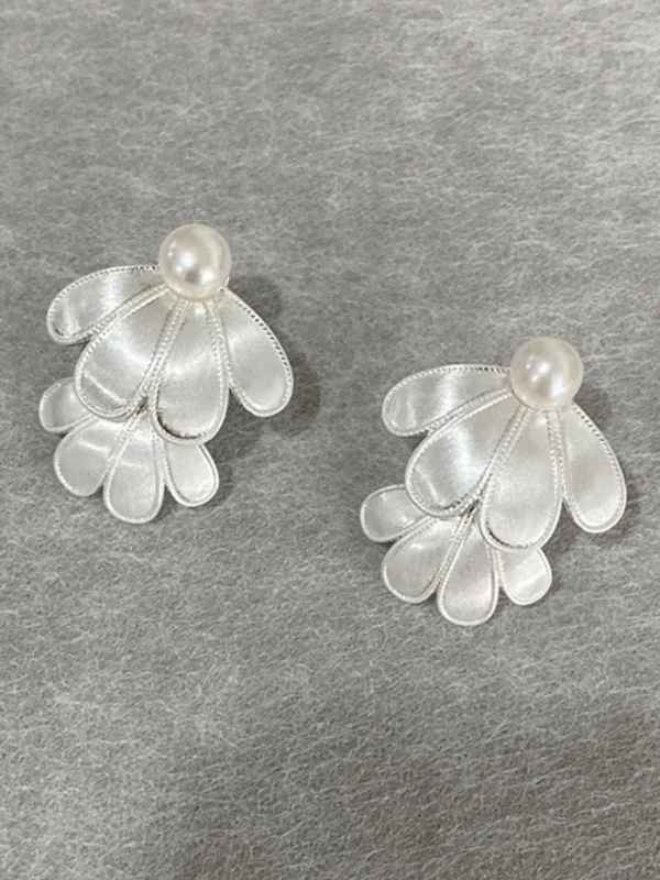 sliver-earrings-4-petals-with-pearl-4 pearl earrings