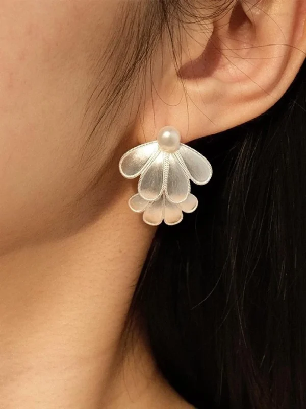 sliver-earrings-4-petals-with-pearl pearl earrings