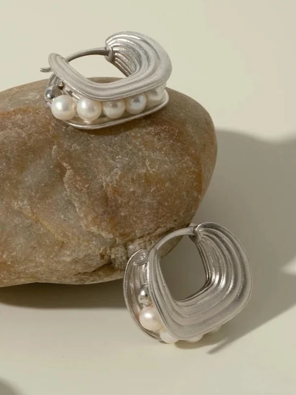 sliver-earrings-middle-pearls-design-3 pearl earrings