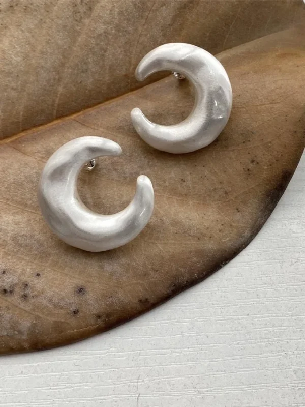 sliver-earrings-unique-moon-shape-2 basic earrings