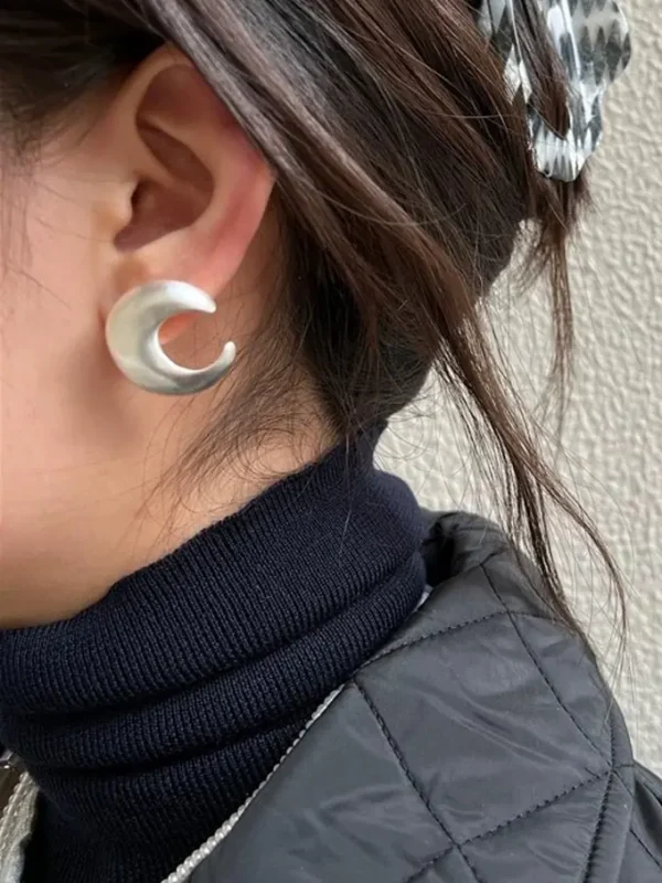 sliver-earrings-unique-moon-shape-4 basic earrings