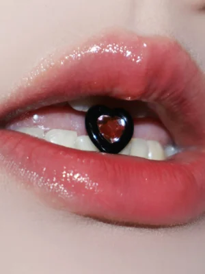 Black heart shine tongue stud piercing