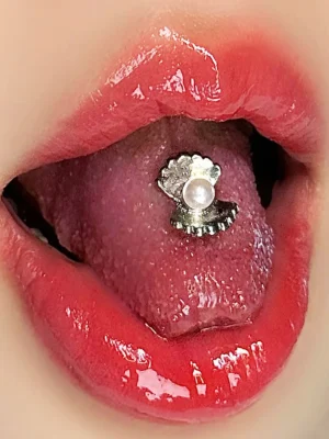 body-jeweller-shell-tongue-stud-3 Shell shaped tongue stud model shot - Bubbleoo body jewelry