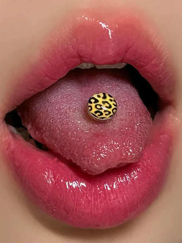 body-jewellery-leopard-tongue-stud-1 Bubbleoo leopard tongue stud L112 worn in mouth