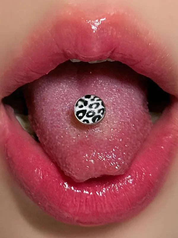 body-jewellery-leopard-tongue-stud-2 Bubbleoo leopard tongue stud L112 worn in mouth